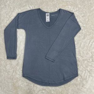 AF Cozy Long-Sleeve V-Neck Legging Tee